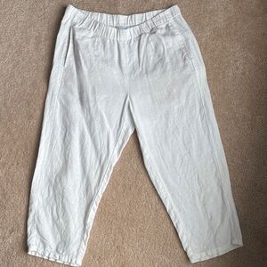 J. Jill Women’s White Tapered leg (pull on) linen capris